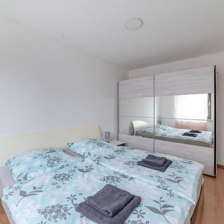 Schoene, Moeblierte Wohnung Mit Balkon Und Tiefgarage Düsseldorf Kültér fotó