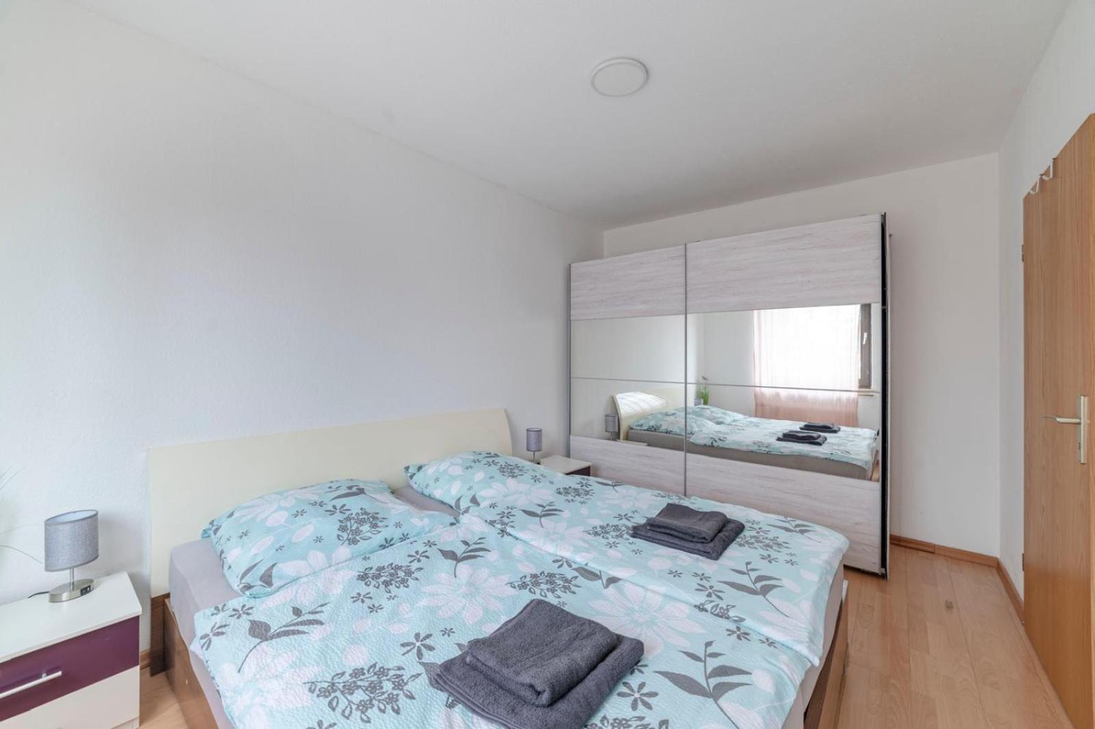 Schoene, Moeblierte Wohnung Mit Balkon Und Tiefgarage Düsseldorf Kültér fotó