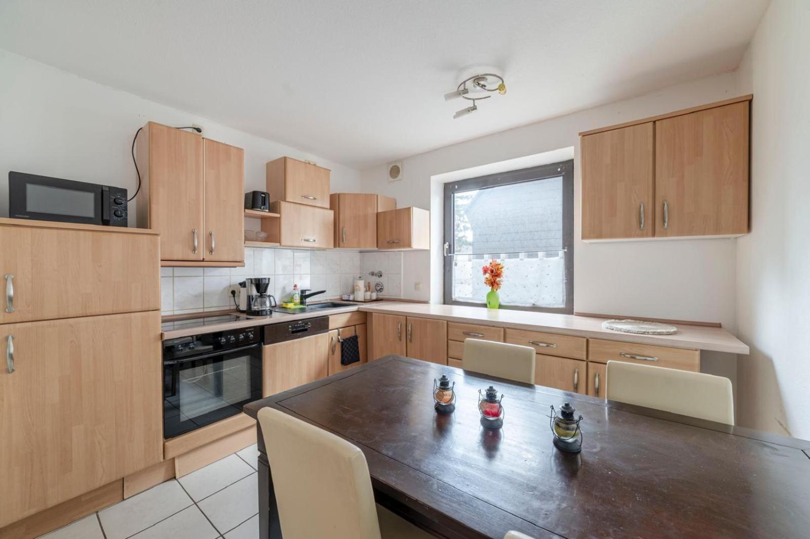 Schoene, Moeblierte Wohnung Mit Balkon Und Tiefgarage Düsseldorf Kültér fotó